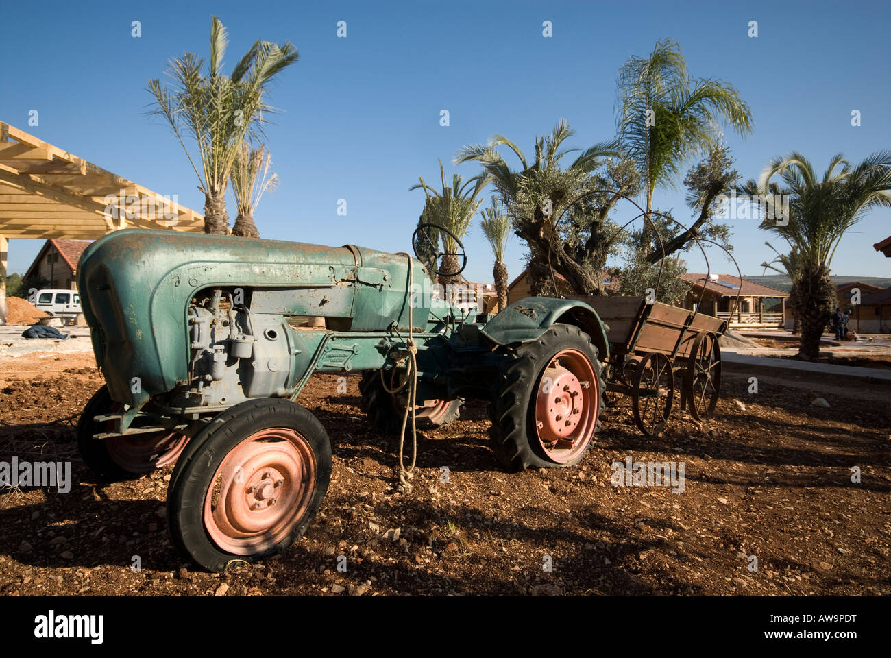 old disused green tractor Stock Photo - Alamy
