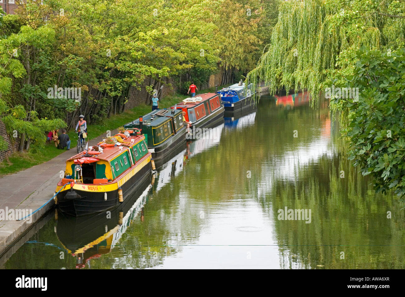 Stationary canal narrow boat boats hi-res stock photography and images ...