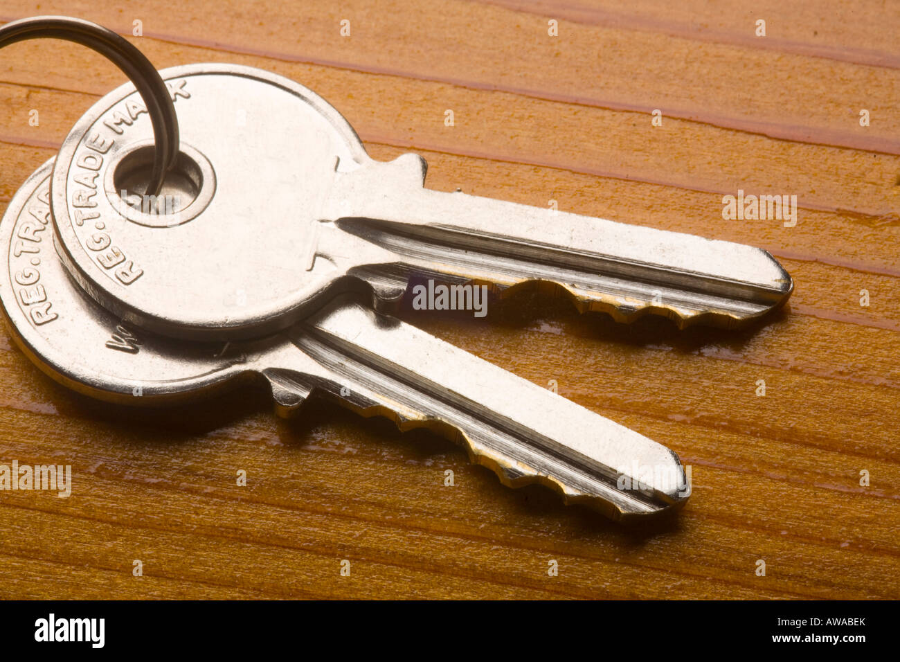 Keys on wooden table hi-res stock photography and images - Alamy