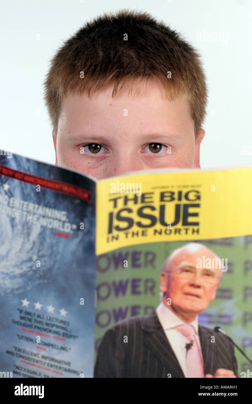 'Curtis reads the big issue' Stock Photo