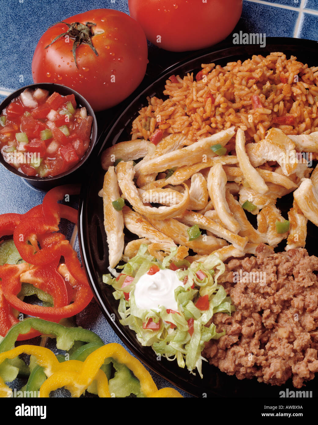 Cuisine fajitas refried beans red green yellow peppers tomato tomatoes