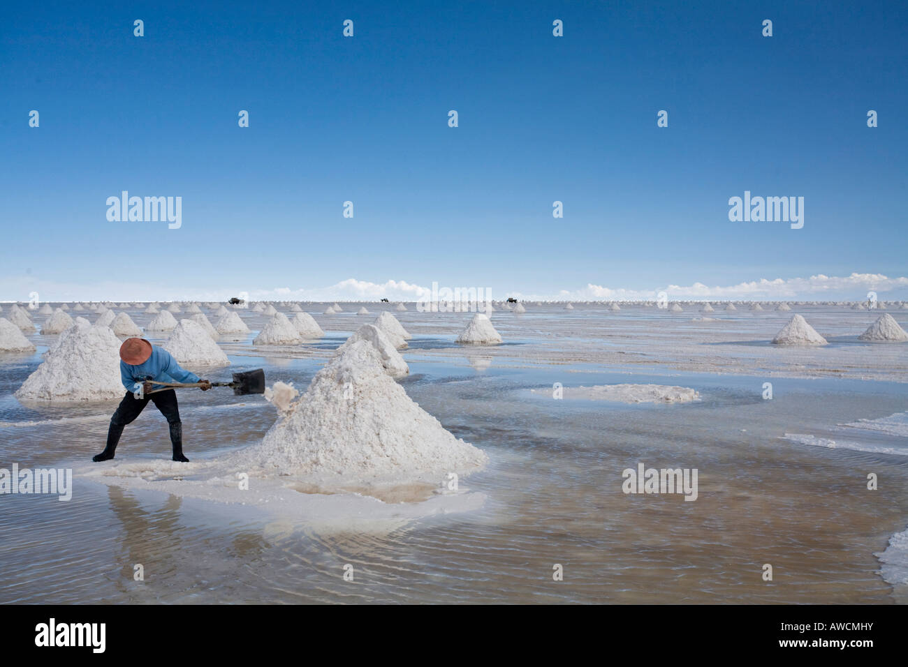 Salt worker makes salt accumulation, salt lake Salar de Uyuni, Altiplano, Bolivia, South America Stock Photo