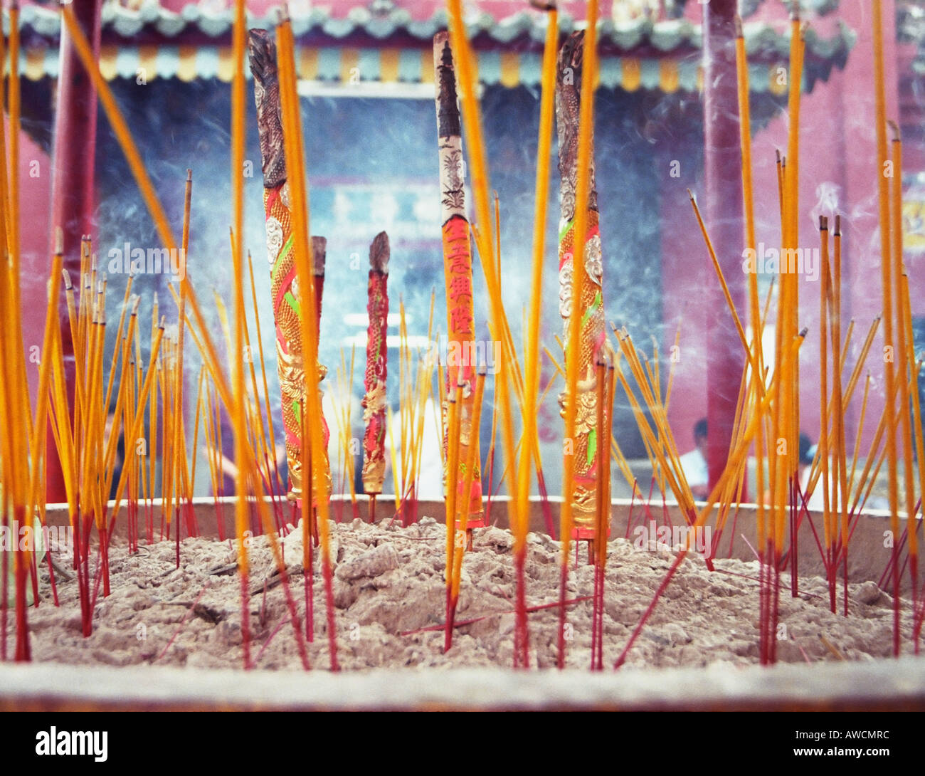 Sacrifice chinese buddhist temple hi-res stock photography and images ...