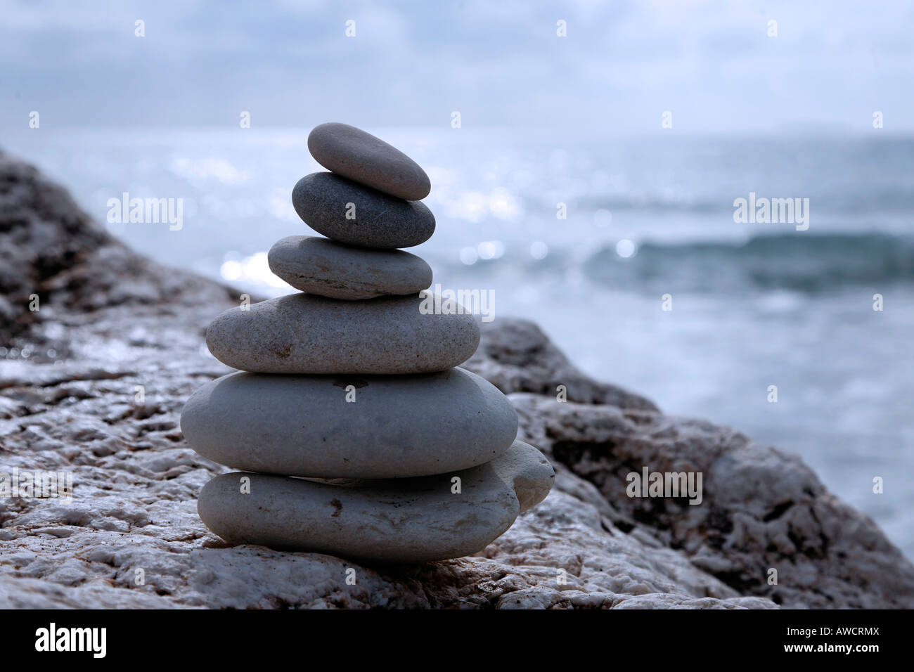 Pebbles stone towers on the beach hi-res stock photography and images ...