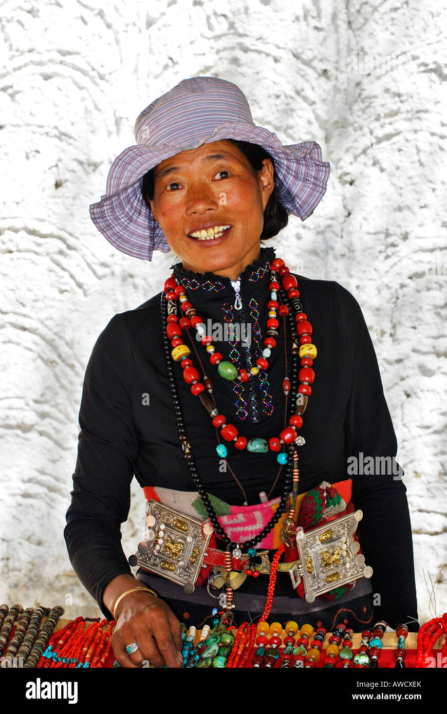 Tibetan saleswoman, silver jewellery souvenirs, Gyantse, Tibet Stock Photo