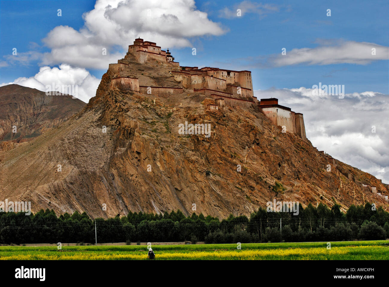 Gyantse castles hires stock photography and images Alamy