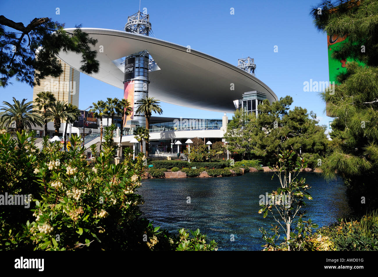 Entrance to fashion show mall hires stock photography and images Alamy