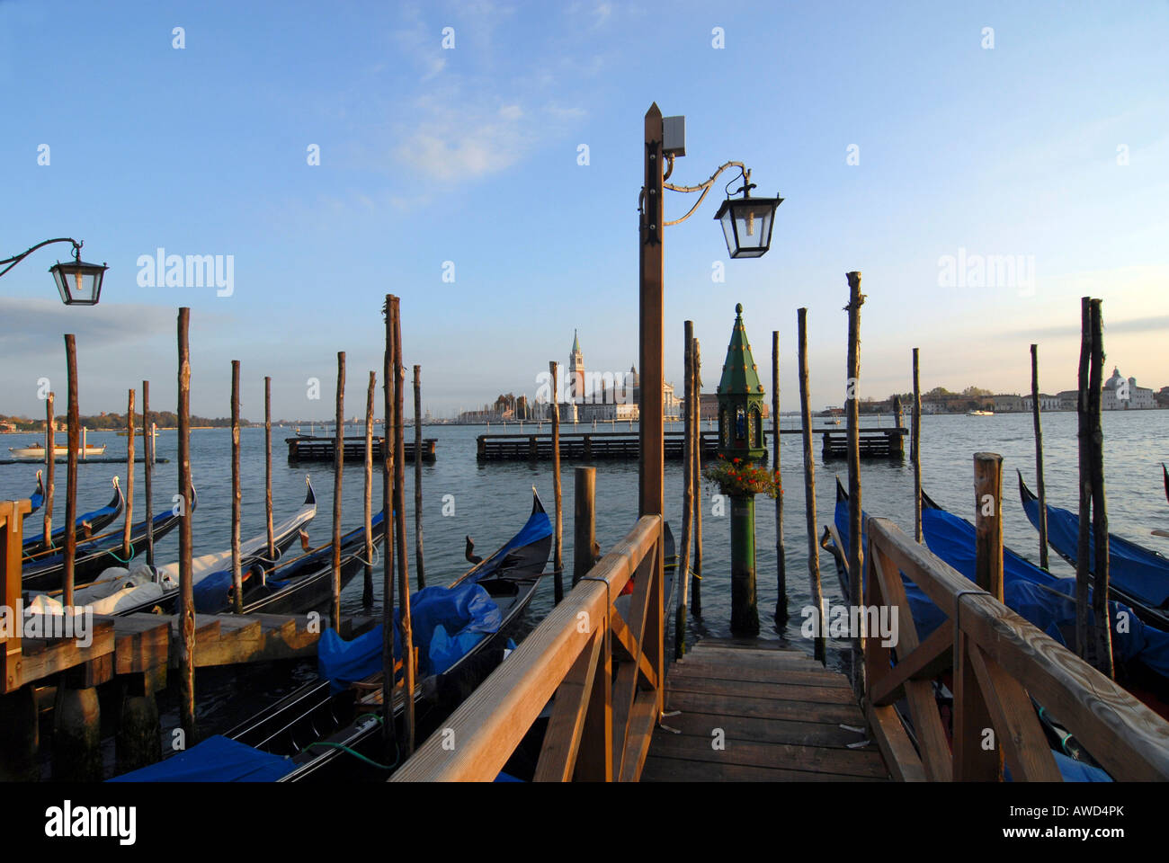 Italienisches dock hi-res stock photography and images - Alamy