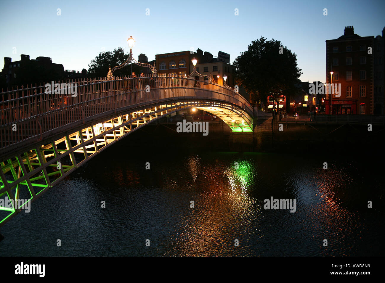 Halpenny bridge over the River Liffey in Dublin City Stock Photo - Alamy