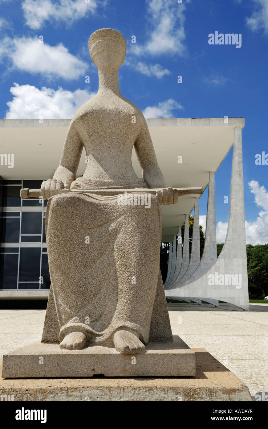 Sculpture of Lady Justice in front of Brazil´s supreme court, Brasilia, Brazil. Architect: Oscar Niemeyer Stock Photo