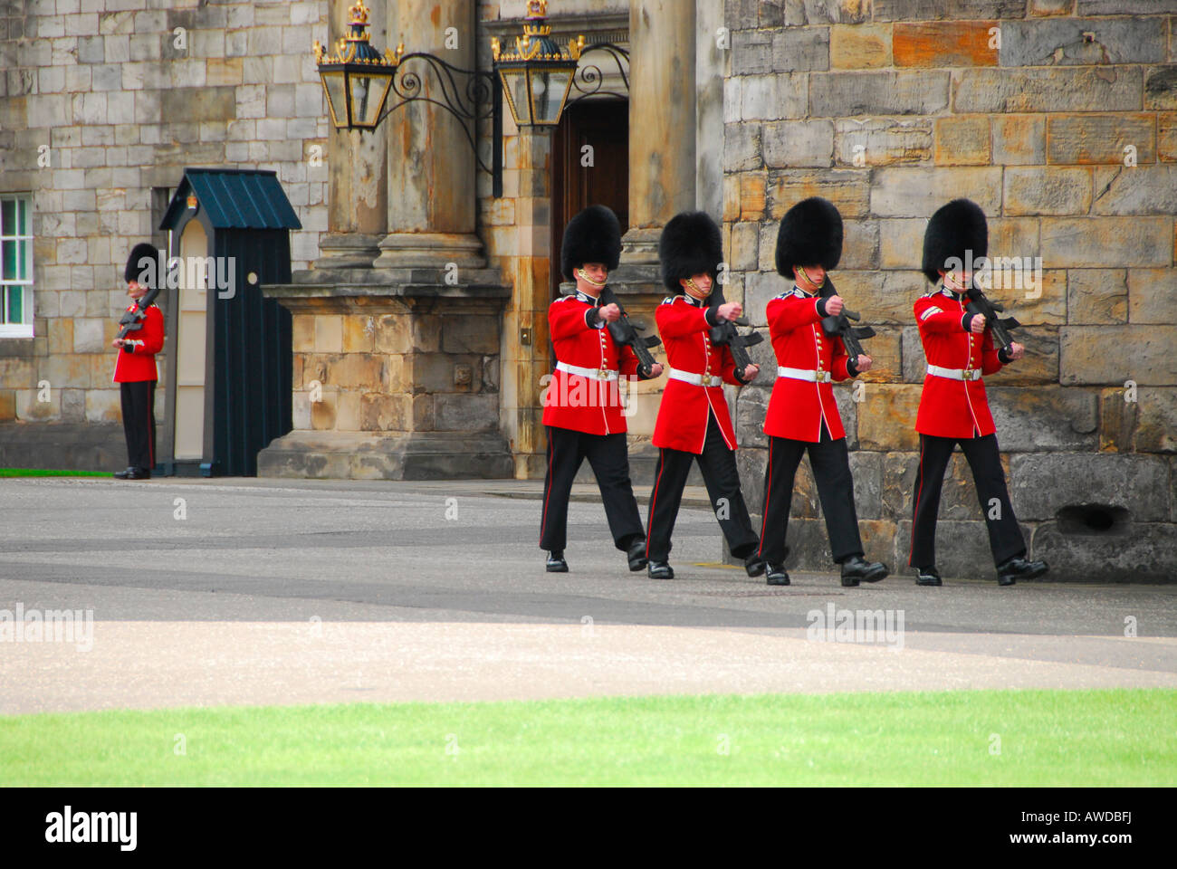 Guard Edinburgh Castle Hi-res Stock Photography And Images, 46% OFF