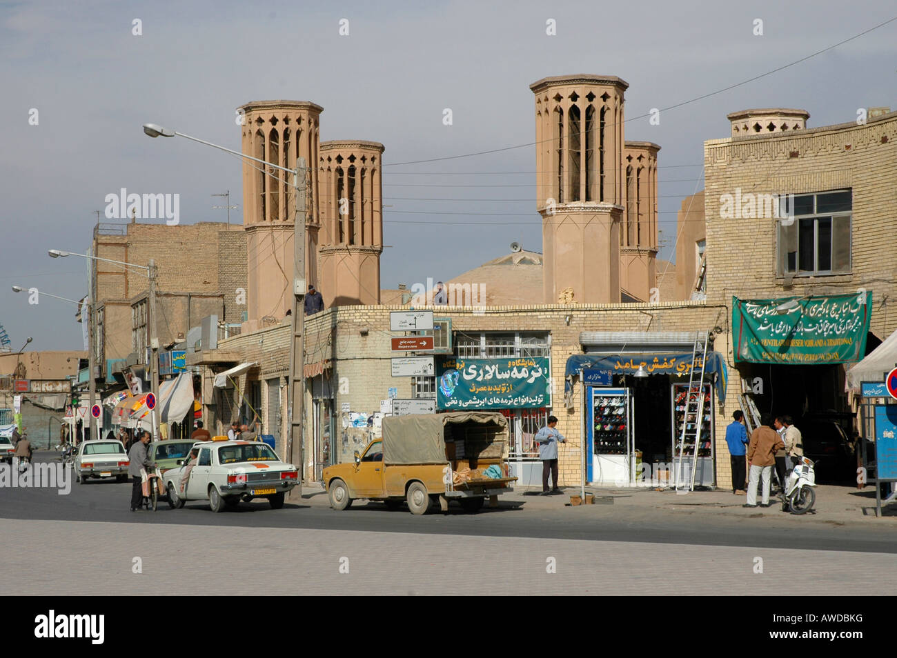 Street scene at Meidan-e Amir Chaqmaq Square, Yazd, Iran Stock Photo