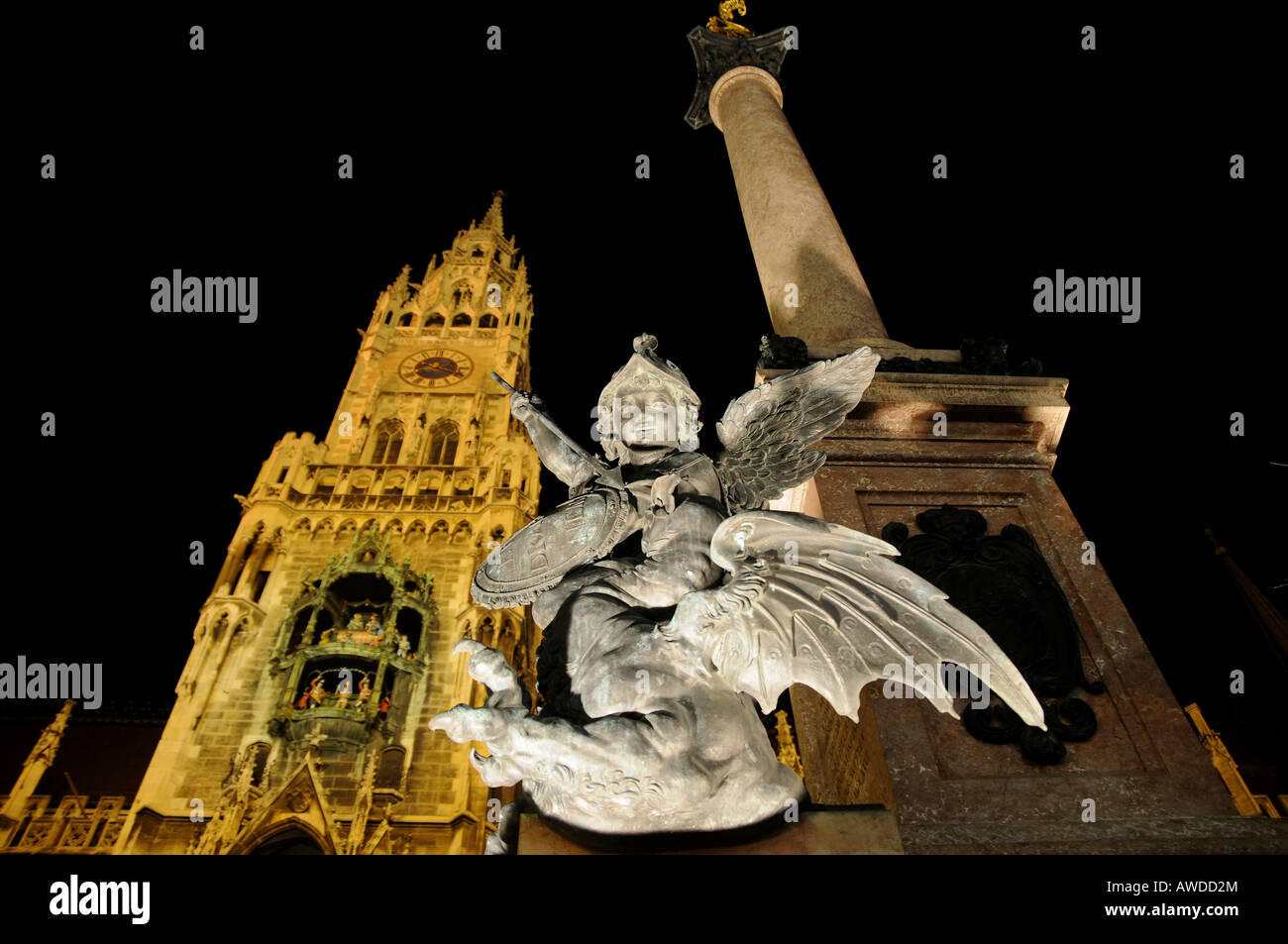 Nighttime shot, angel statue in front of the Mariensaeule (Marian Column) with the town hall in the background, Marienplatz (Ma Stock Photo