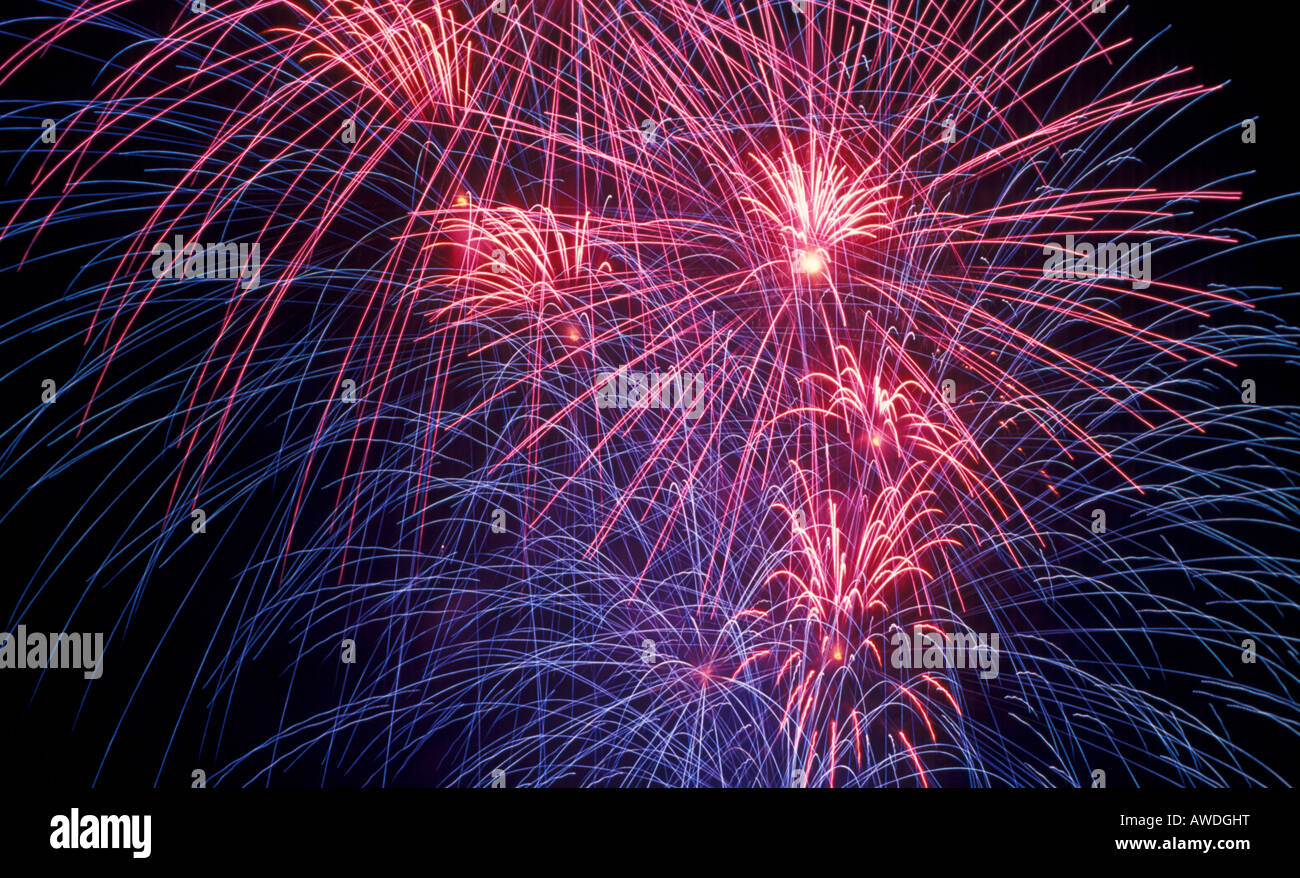 Mortar fireworks hi-res stock photography and images - Alamy