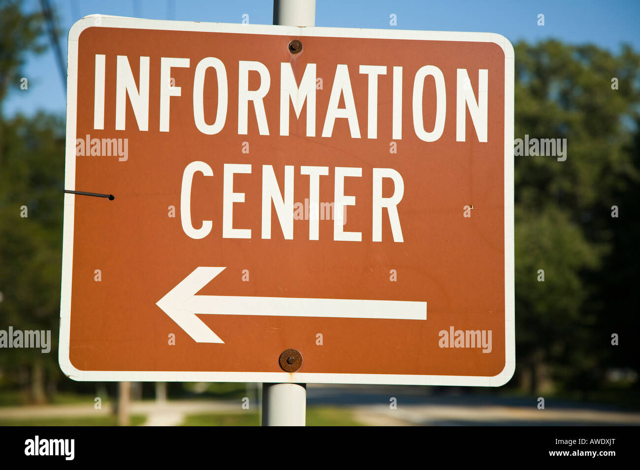 ILLINOIS Long Grove Sign with arrow pointing to information center Stock Photo