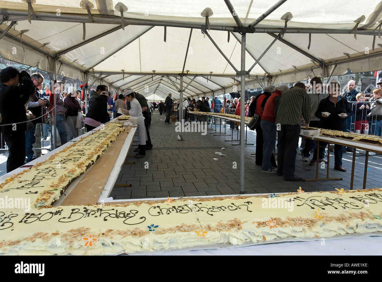 Giant birthday cake hires stock photography and images Alamy