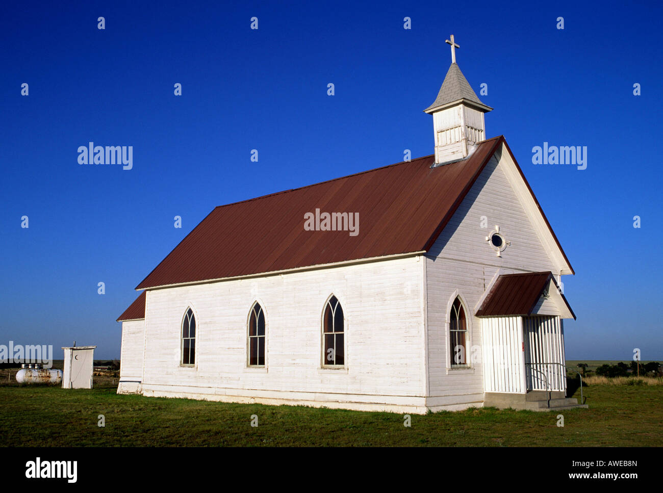 White clapboard church on the high plains of New Mexico Stock Photo - Alamy