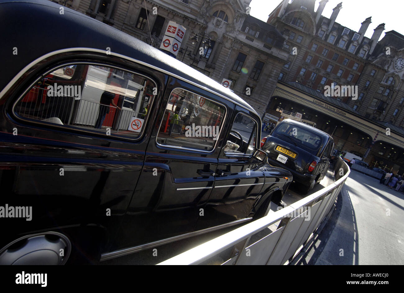 taxi-victoria-station-london-stock-photo-alamy
