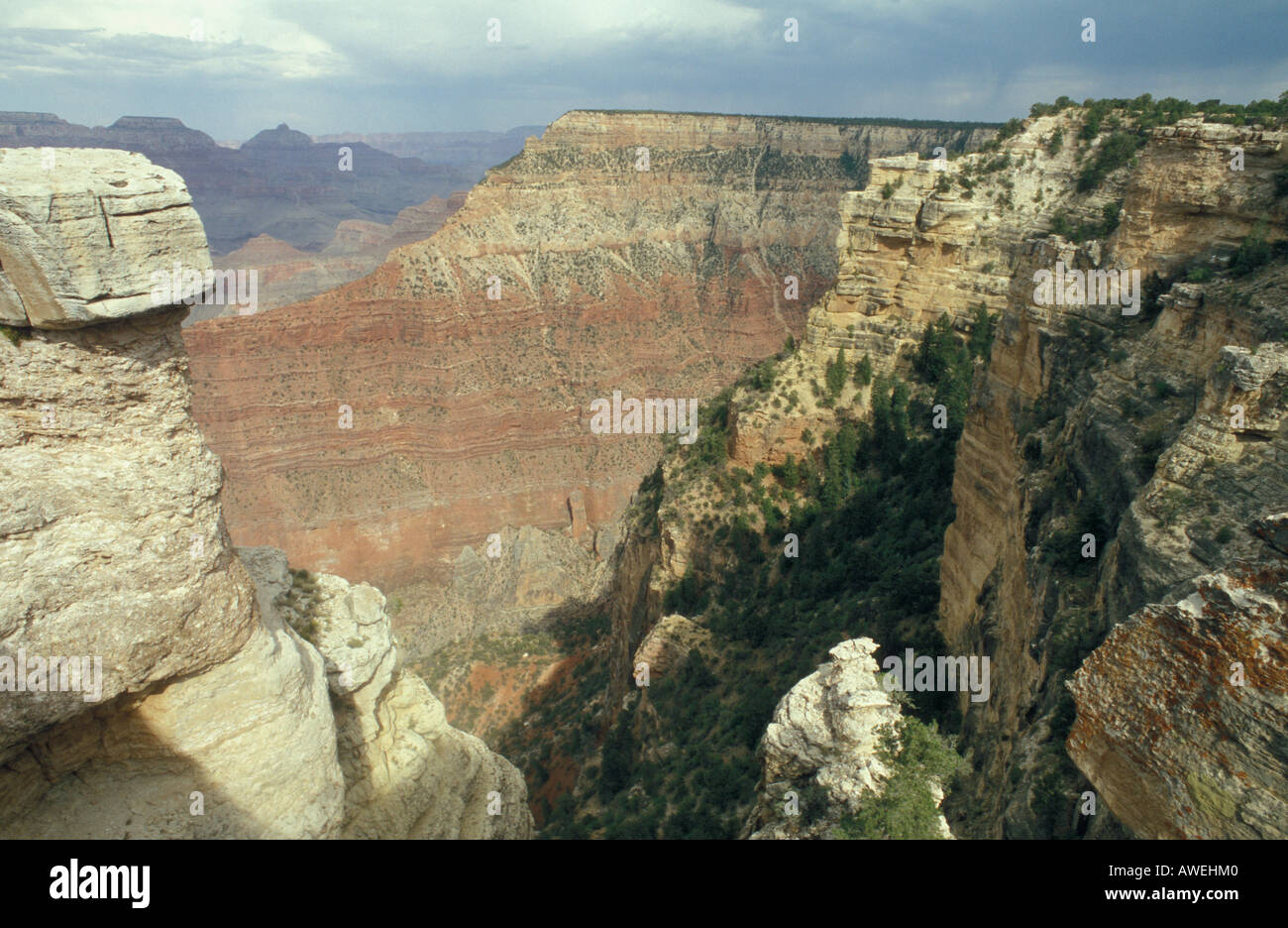 Grand Canyon - Arizona - USA View of the Grand Canyon with rain clouds ...