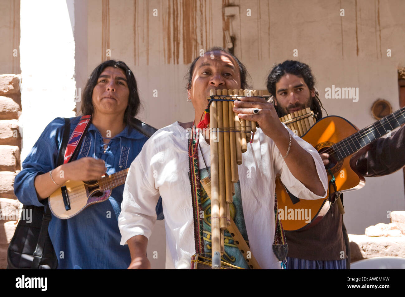 Folkloristische instrumente hi-res stock photography and images - Alamy