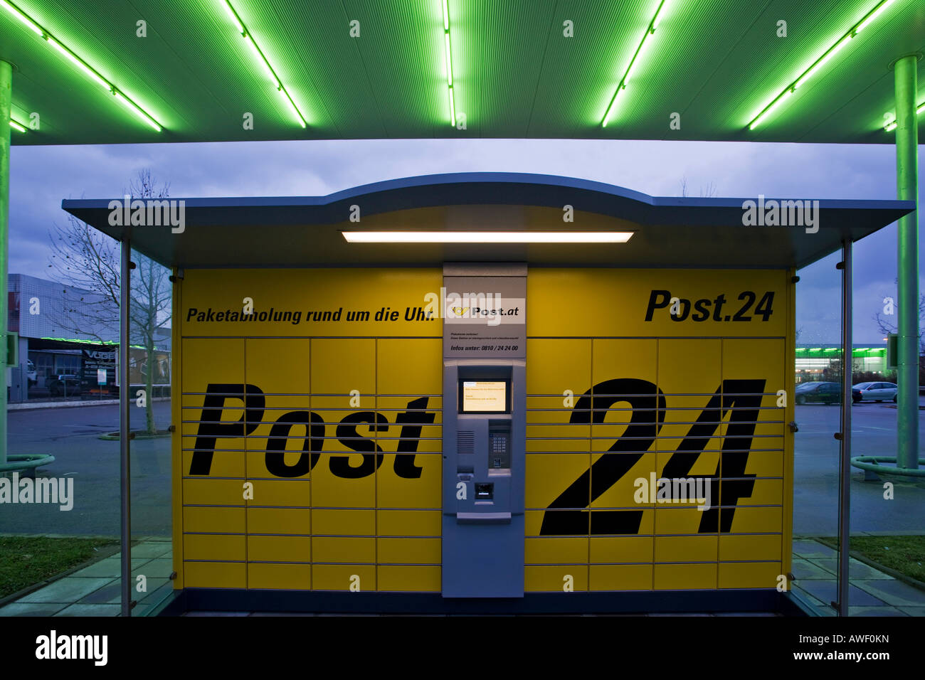 Self-service machine for sending packages, Post 24, Vienna, Austria, Europe Stock Photo