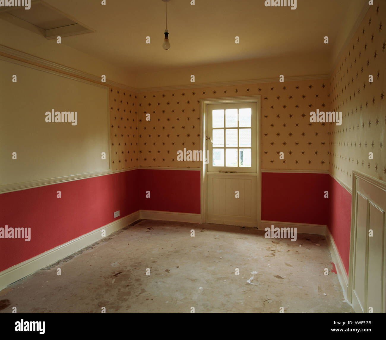 Diy Dado Rails Decorating Stock Photos Diy Dado Rails Decorating