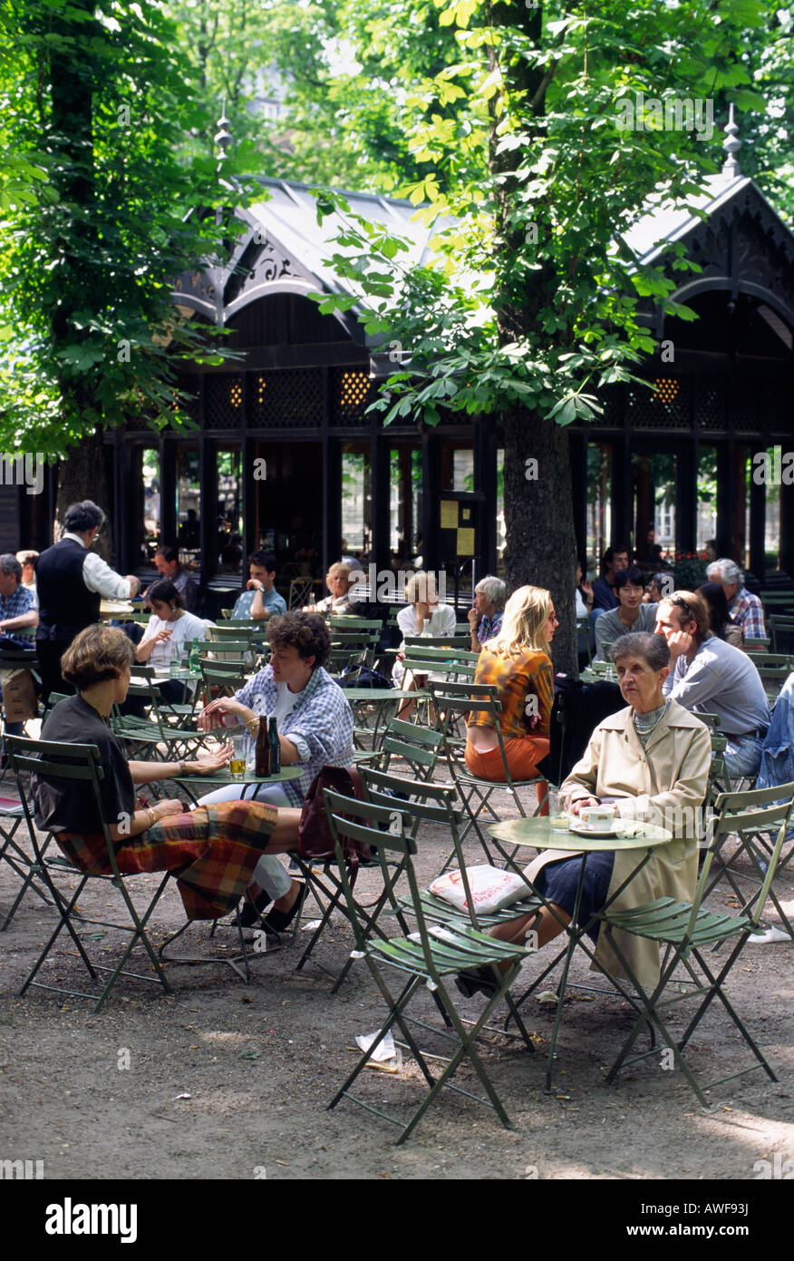 Patrons outdoor cafe Jardin de Luxembourg, Paris Stock Photo