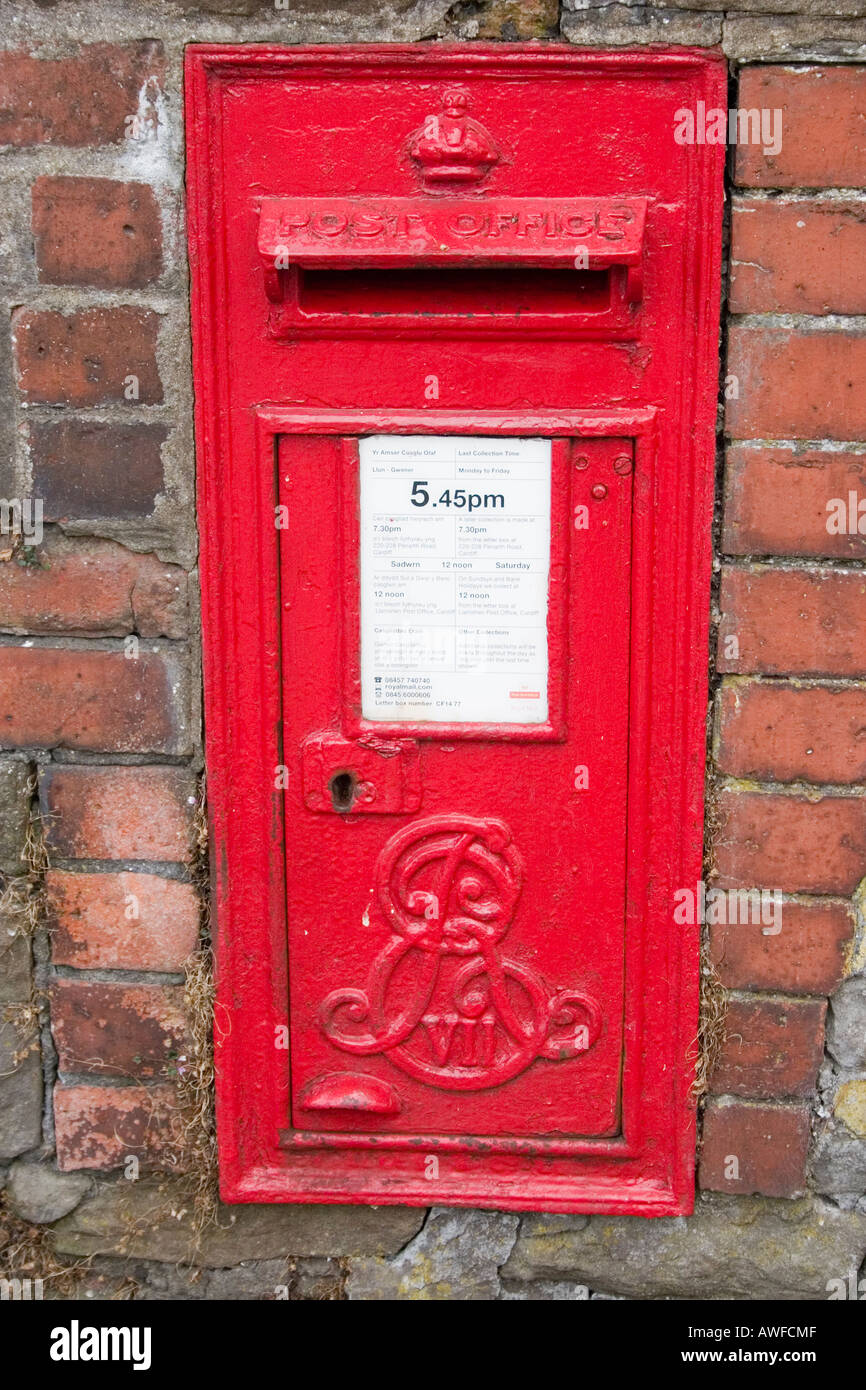 Wall mounted red King Edward VII post box Lisvane Cardiff UK Stock Photo