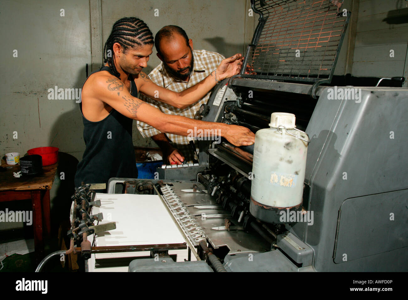 Newspaper worker printing press hires stock photography and images Alamy