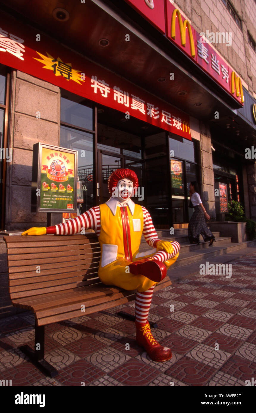 Statue of Ronald McDonald at McDonald s restaurant in Xiamen China in Fujian province Stock Photo