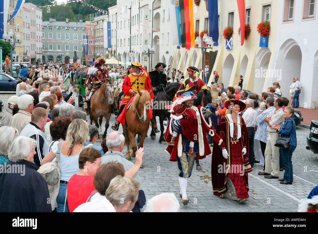 Enthusiasts dressed in medieval garb at an international festival for traditional costume in Muehldorf am Inn, Upper Bavaria, B Stock Photo