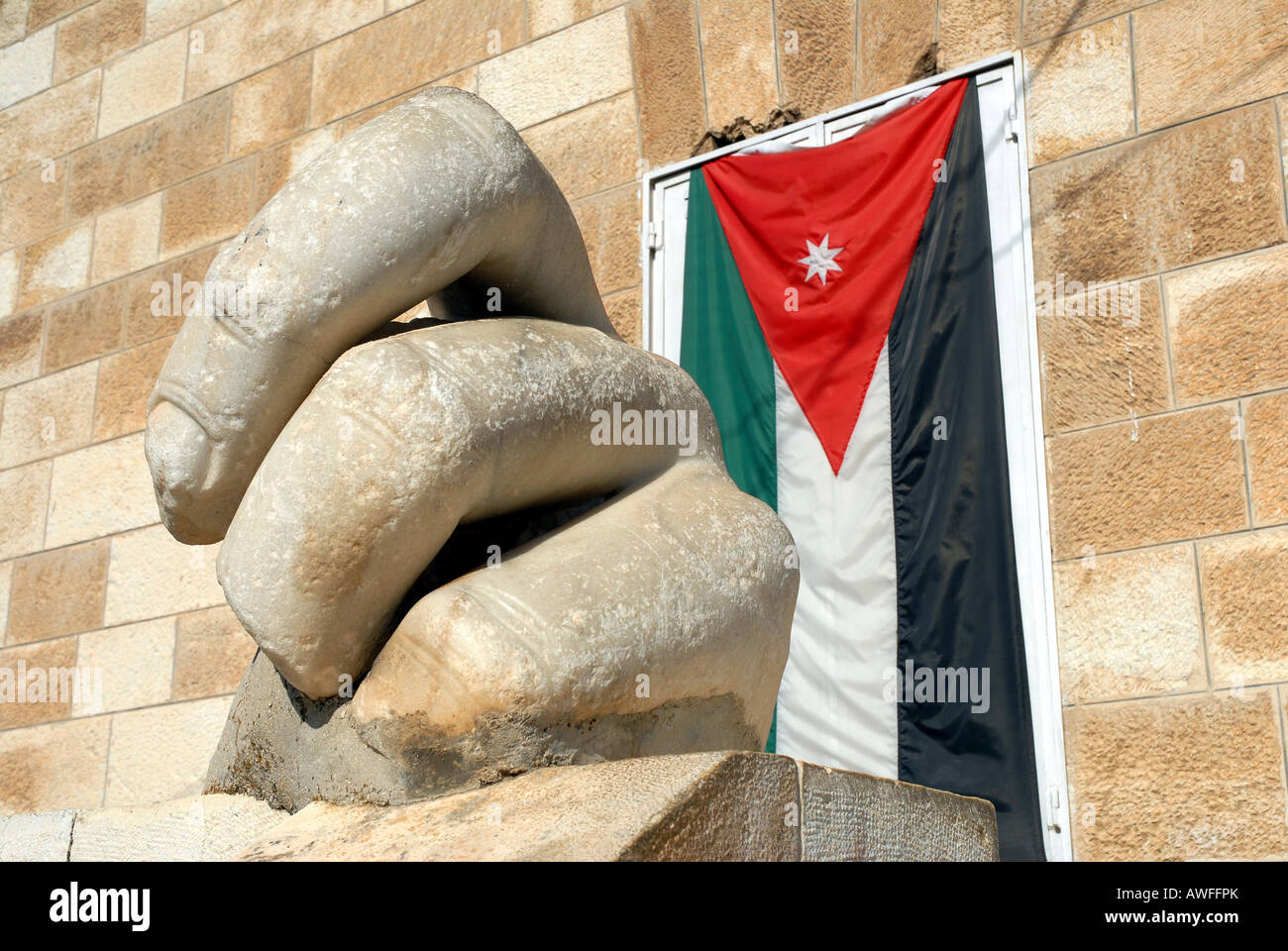 Fingers of the Statue of Hercules and the Jordanian Flag in front of the Archaeological Museum, Jebel al-Qala, Amman, Jordan Stock Photo