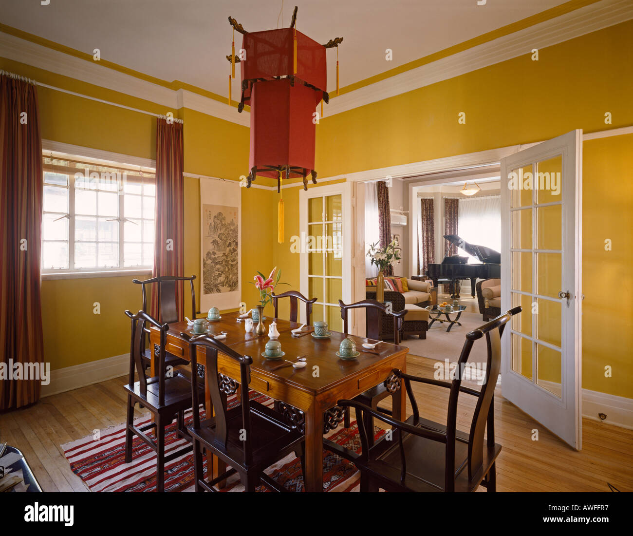 Dining room in Shanghai Art Deco apartment China Stock Photo