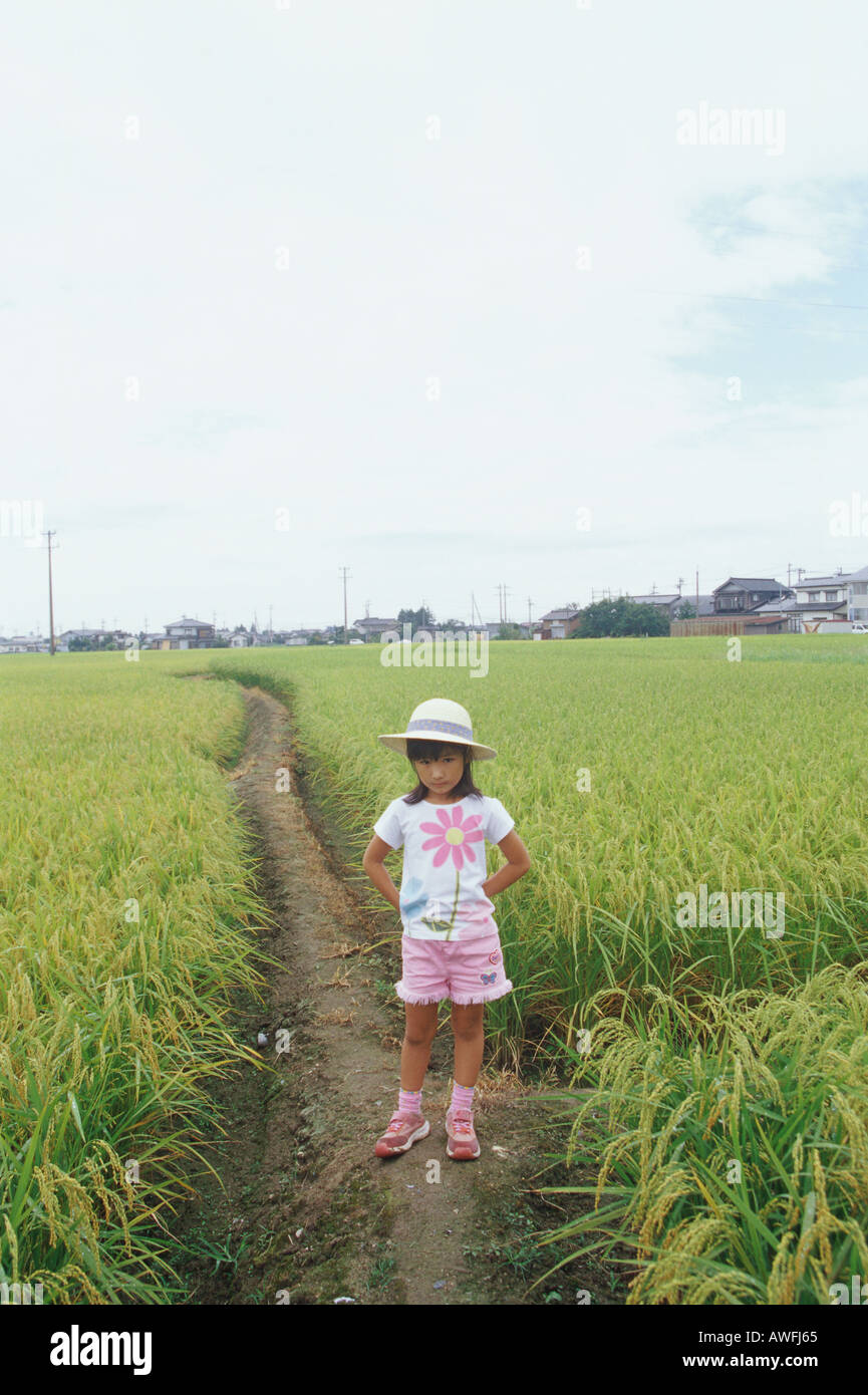 Girl in rice paddy hat hi-res stock photography and images - Alamy