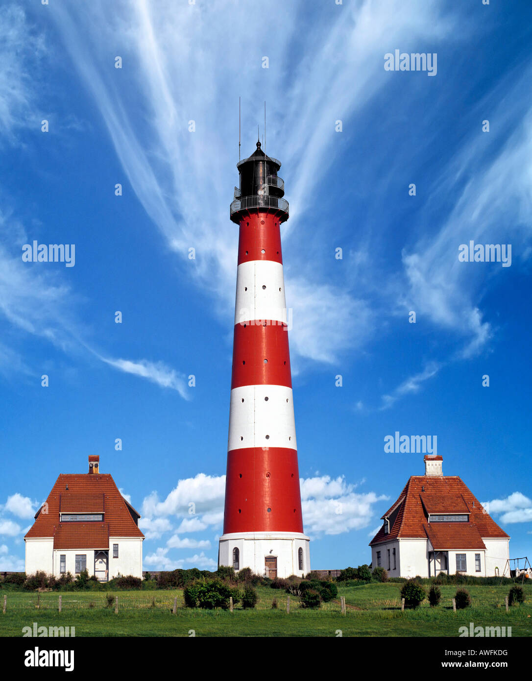 Westerheversand Lighthouse with interesting cloud formations, Westerhever, Eiderstedt Peninsula, Schleswig-Holstein, Germany, E Stock Photo