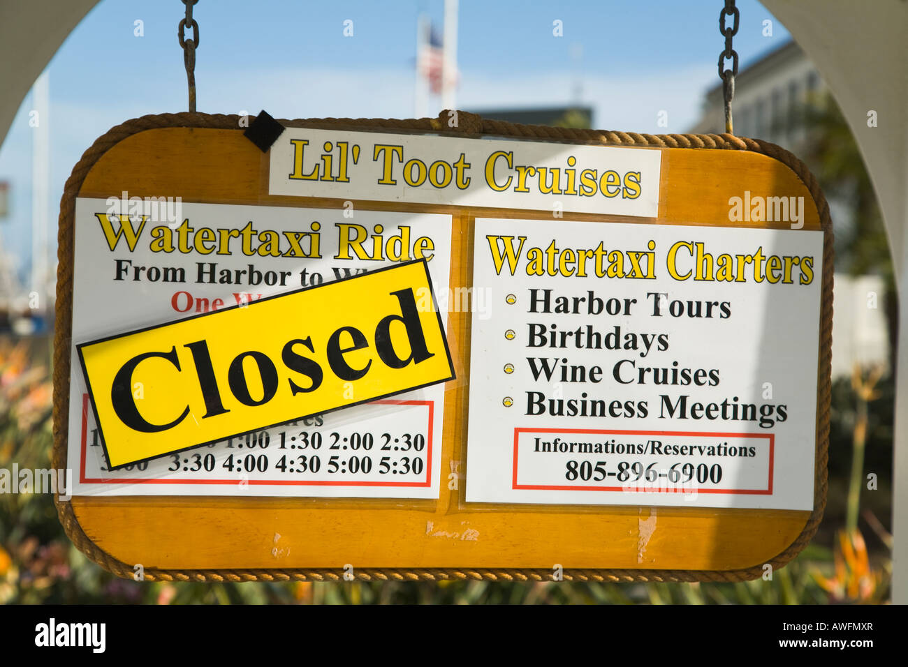 CALIFORNIA Santa Barbara Closed sign on cruise schedule Stock Photo Alamy