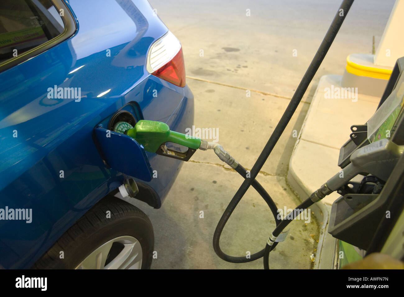 ILLINOIS Rockford Nozzle from gas pump fueling SUV vehicle service