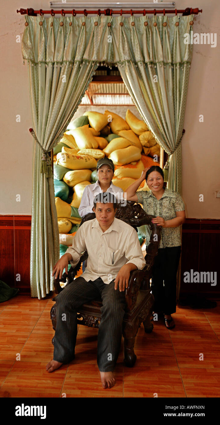Corn trader Quang Van Hien, his wife Quang Thi Thinh (l) and her aunt Bui Thi Oanh in the living room with view to the storeroo Stock Photo