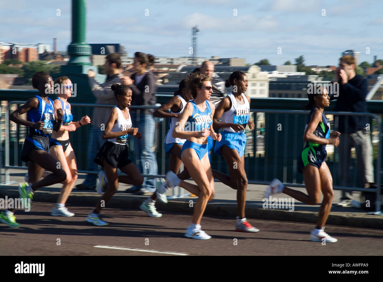dh Great North Run NEWCASTLE NORTHUMBRIA Leading pack in the Womans half marathon race women running uk people Stock Photo