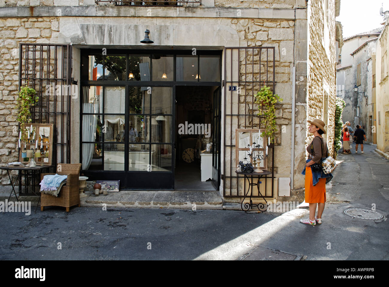 shop selling antiques in Saint Remy de Provence Stock Photo Alamy