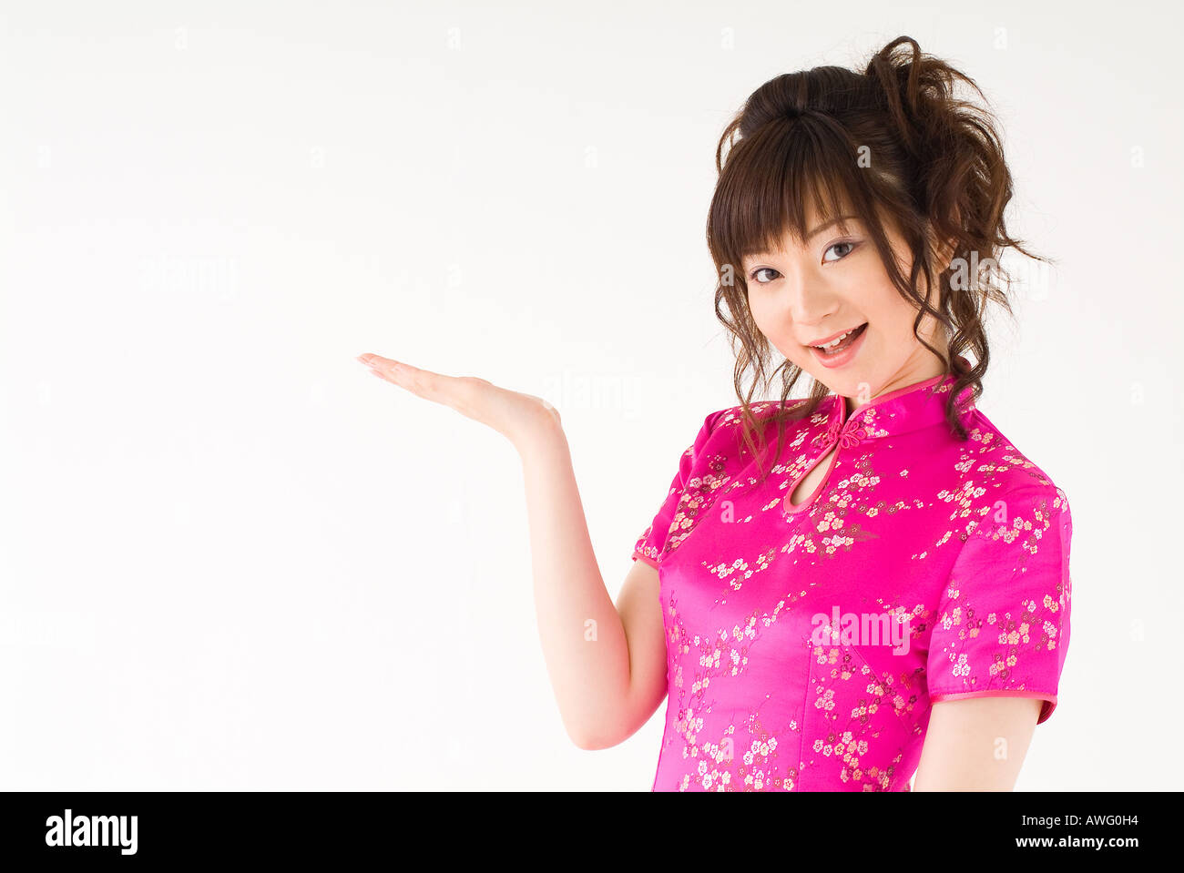 A young woman in Chinese dress smiling Stock Photo - Alamy