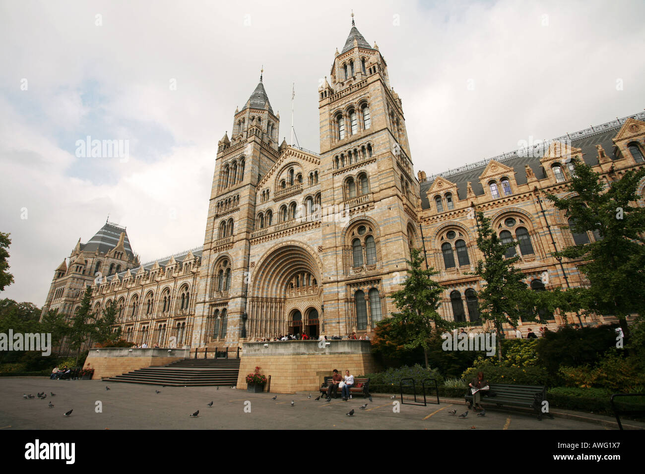 Tourists line up and queue outside the world famous Natural History