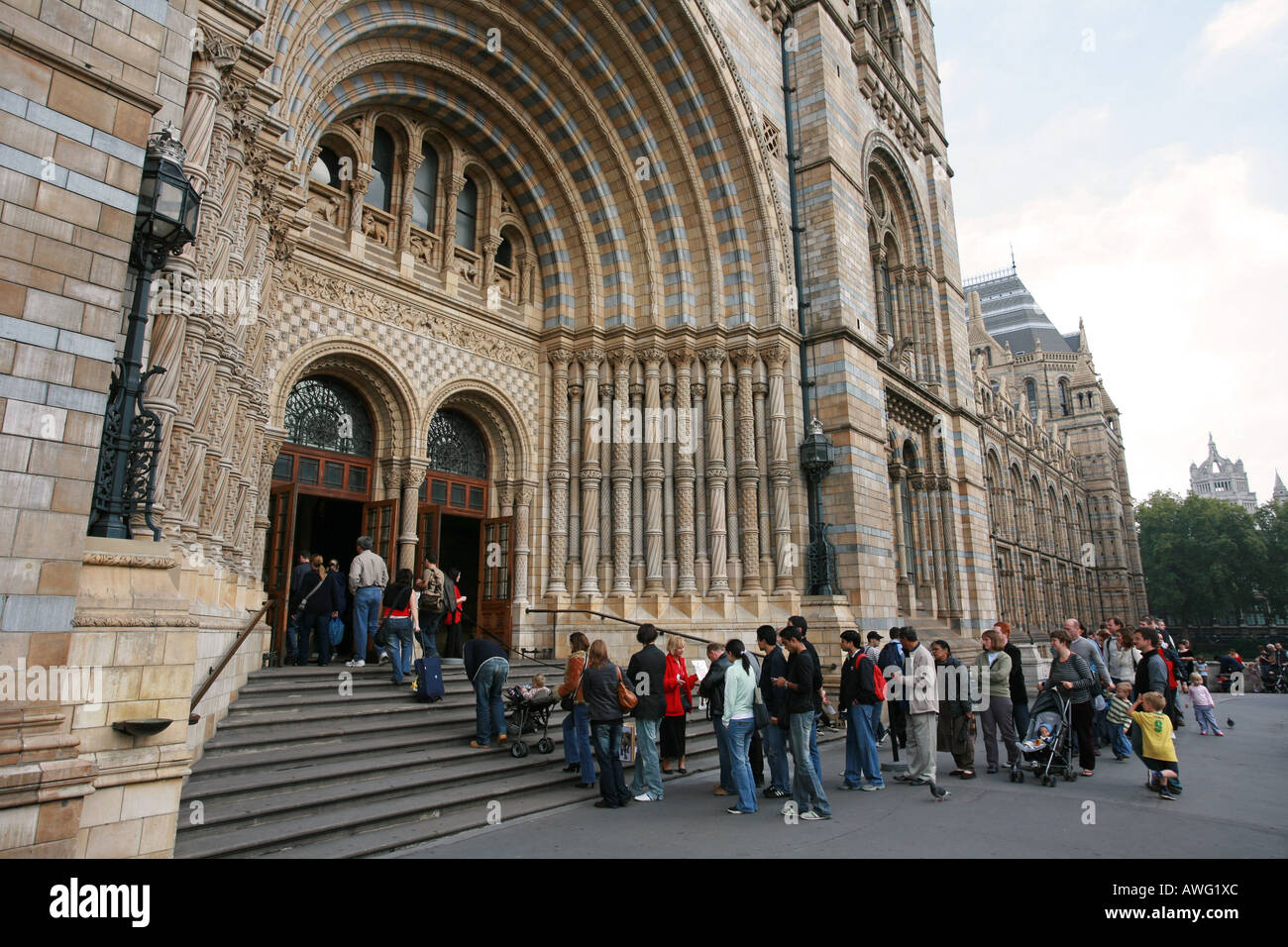 Tourists line up and queue outside the world famous Natural History