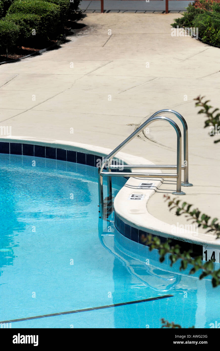 Empty concrete swimming pool steps hi-res stock photography and images ...