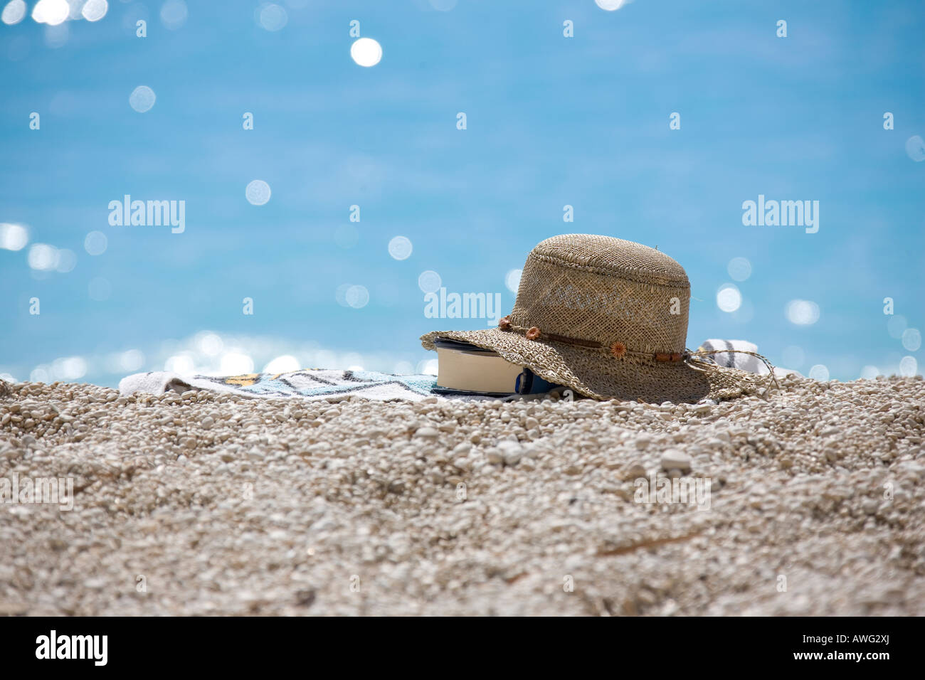 hat on the beach Stock Photo Alamy