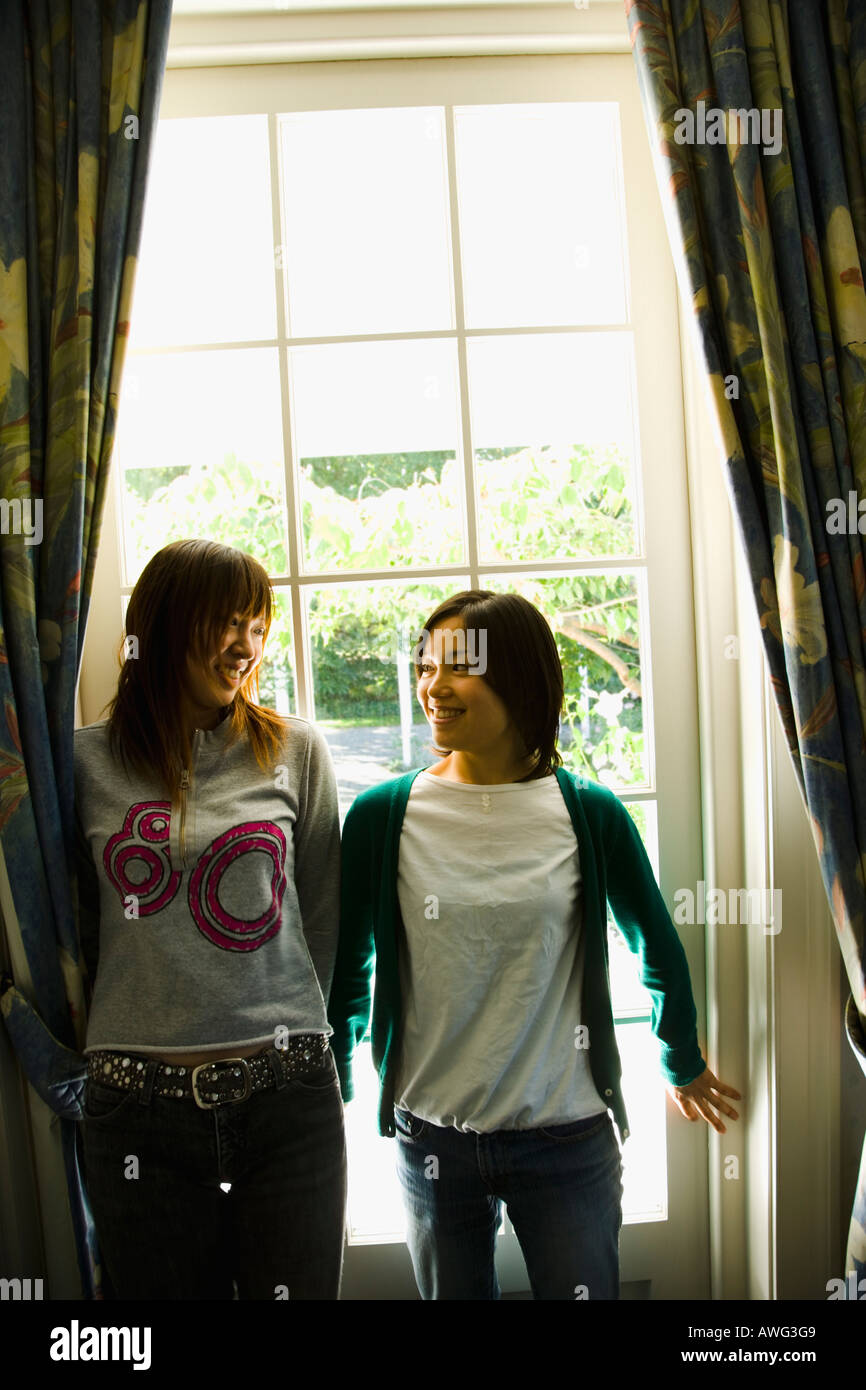 Two women talking hi-res stock photography and images - Alamy