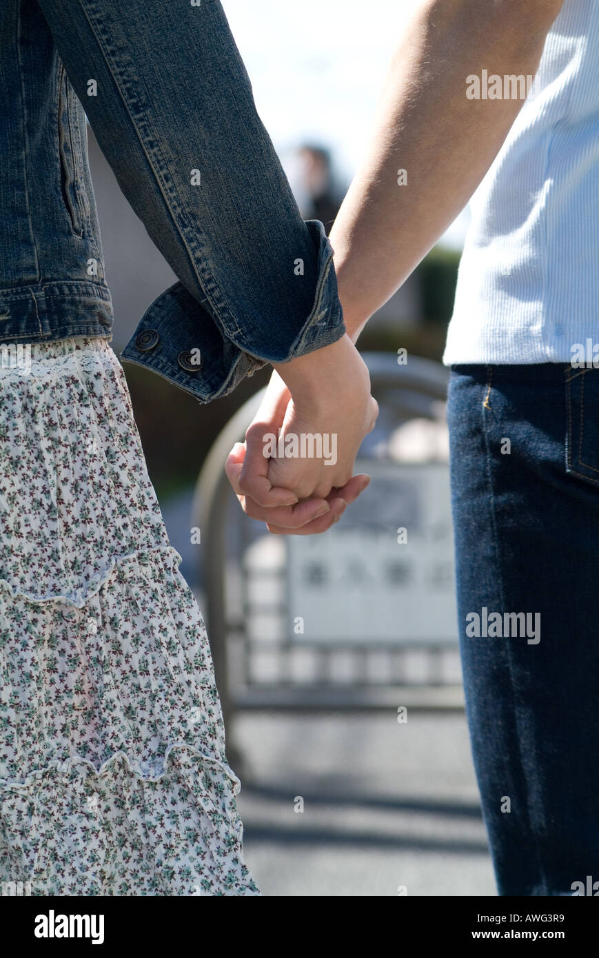 Couple holding hands rear view hi-res stock photography and images - Alamy