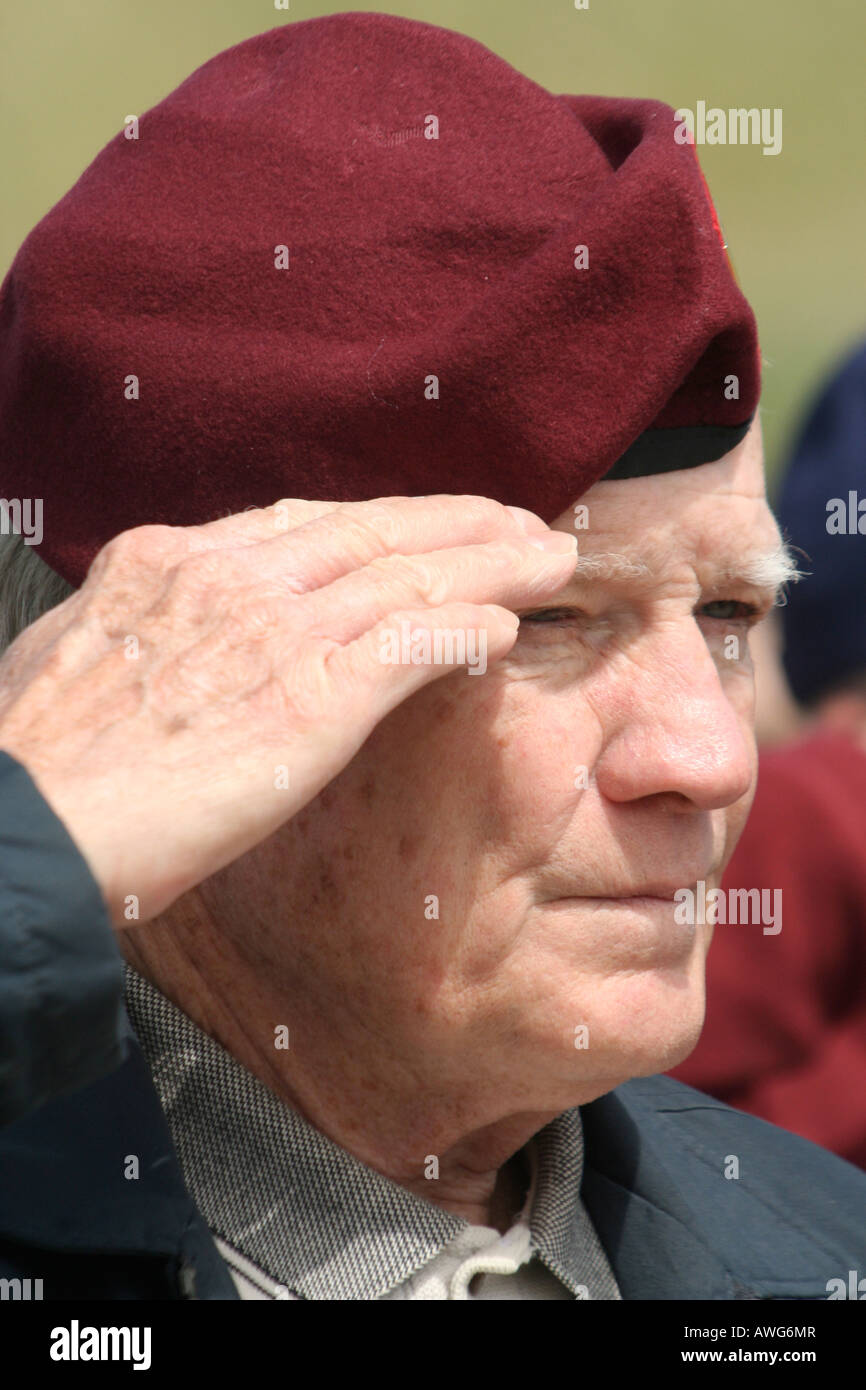 A D-Day Veteran pays tribute to fallen comrades at Utah Beach Normandy France during the 60th Anniversary celebrations Stock Photo