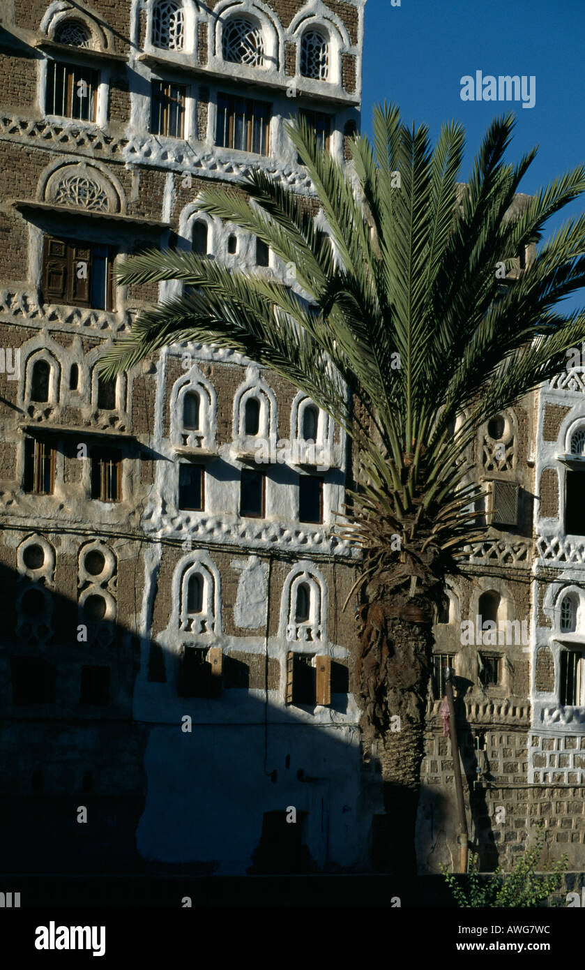 Traditional Yemeni houses in the Old City, Sana'a, Yemen Stock Photo