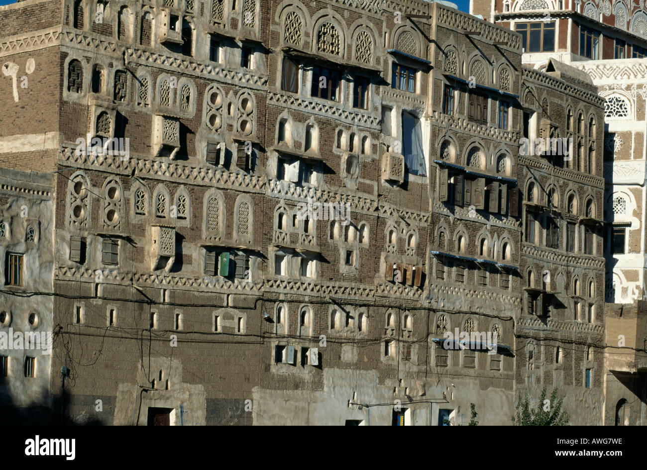 Traditional Yemeni houses in the Old City, Sana'a, Yemen Stock Photo